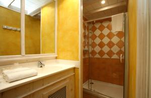 Hotel La Grande Bruyere : photos des chambres