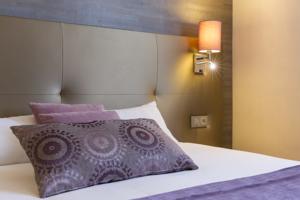 Hotel The Originals Rey du Mont Sion Saint-Julien-en-Genevois Sud (ex Inter-Hotel) : photos des chambres