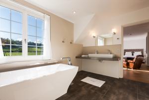 Chambres d'hotes/B&B le clos des belvals : Suite Junior - Vue sur Jardin