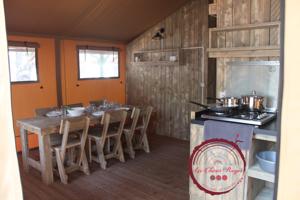 Hebergement Camping Les Chenes Rouges : photos des chambres
