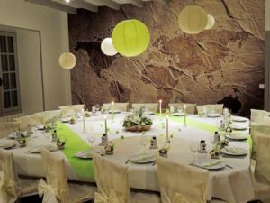 Hebergement Grande maison au calme, piscine, parc arbore : photos des chambres