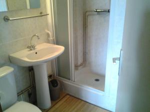 Appartement vue sur le lac de Matermale aux Angles 84746 : photos des chambres