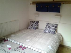 Appartement vue sur le lac de Matermale aux Angles 84746 : photos des chambres