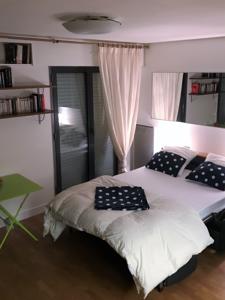 Appartement Studio cosy quartier historique Paris : photos des chambres