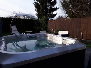 Hebergement La Lavandiere Spa Jacuzzi : photos des chambres