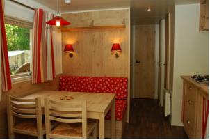 Hebergement Camping La Ferme de Castellane : photos des chambres