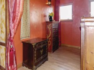 Hebergement Holiday home Breux-Sur-Avre with a Fireplace 411 : photos des chambres