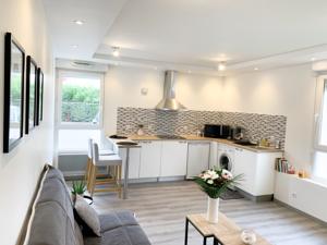 Appartement studio moderne tout equipe : photos des chambres