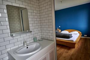 Hebergement Maison renovee en 2018 au bord de la mer et au calme sur un grand terrain sans vis a vis : photos des chambres