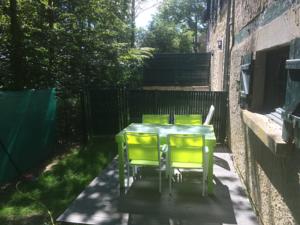 Appartement La Longere du Bord de la Vallee : Appartement - Vue sur Jardin
