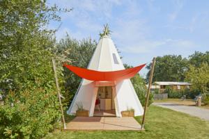 Hebergement Camping Les Salisses : Tipi (2 Adultes + 2 Enfants)