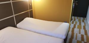 Hotel ibis Styles Massy Opera : Chambre Standard Avec Trois Lits Simples