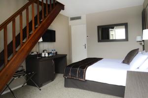 Hotel Mercure Cabourg Hippodrome : Chambre Supérieure en Duplex avec 1 Lit Double et 3 Lits Simples (2 Adultes)