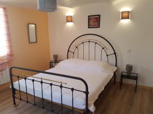 Hebergement Maison Atypique au pied du chateau : photos des chambres