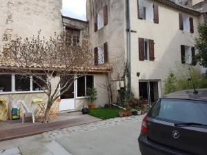 Hebergement Maison Atypique au pied du chateau : photos des chambres