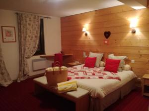 Logis Hotel - Domaine de l'Adoux : Chambre Triple