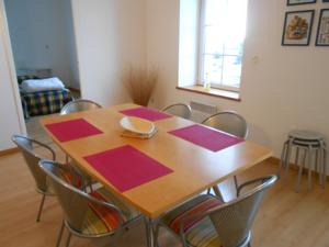 Appartement Fontaine Marcousse : photos des chambres