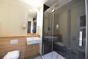 Hotel CAMPANILE PARIS - Clichy Centre : photos des chambres