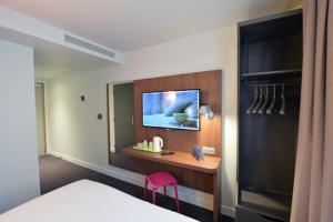 Hotel CAMPANILE PARIS - Clichy Centre : photos des chambres