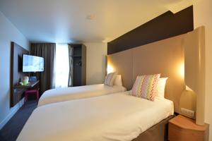 Hotel CAMPANILE PARIS - Clichy Centre : photos des chambres