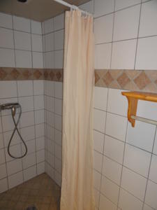 Hebergement Chalet la Source : Chambre Lits Jumeaux avec Salle de Bains Commune