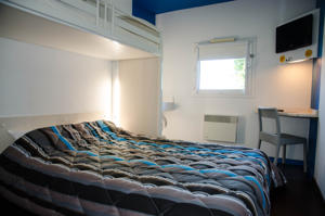 hotelF1 Avranches Baie Du Mont Saint Michel : Chambre Triple avec Salle de Bains Commune (2 Adultes)