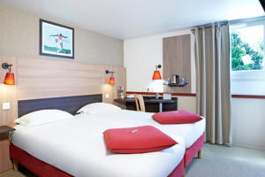Hotel Kyriad Paris Ouest - Colombes : Chambre Triple