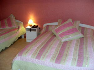 Hotel Les Confins Du Perche : Chambre Triple