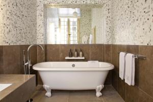 Hotel La Maison d'Uzes Relais & Chateaux : Suite