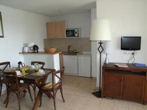 Hebergement UZES APPART HOTEL Residence Le Mas des Oliviers : Appartement 3 Pièces pour 6 Personnes - Linge de Lit, Serviettes, Télévision et Parking Inclus