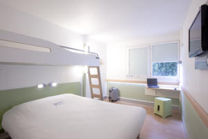 Hotel Ibis Budget Saint Christol Les Ales : Chambre Triple avec Lit Double et Lit Superposé (3 Adultes)