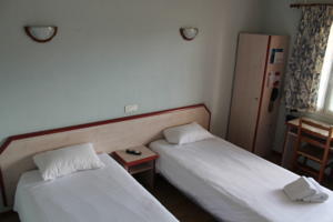Brit Hotel L'Adresse : photos des chambres