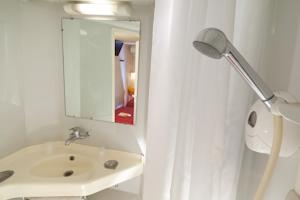Hotel Premiere Classe Le Blanc Mesnil : Chambre Triple (1 Lit Double et 1 Lit Simple)
