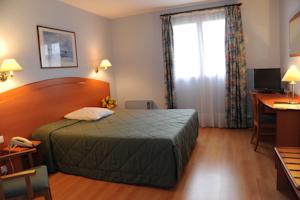 Hotel Logis Hostellerie De La Reine Blanche : Chambre Double 