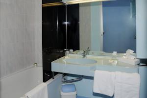 Hotel Logis Hostellerie De La Reine Blanche : photos des chambres