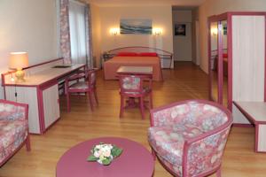 Hotel Logis Hostellerie De La Reine Blanche : photos des chambres