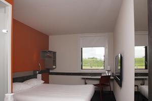 Hotel Ibis Budget Archamps Porte de Geneve : Chambre Triple