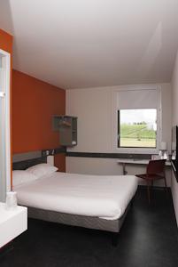Hotel Ibis Budget Archamps Porte de Geneve : photos des chambres