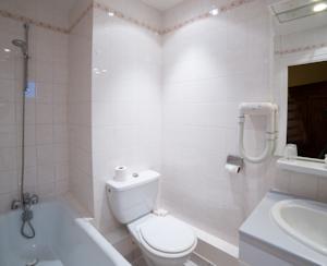 Hotel The Originals Bourges Les Tilleuls (ex Inter-Hotel) : Chambre Triple