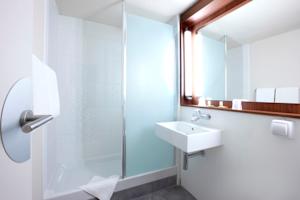 Hotel Campanile Roissy - Aeroport CDG - Le Mesnil Amelot : photos des chambres