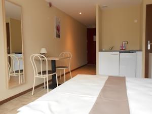 Hotel La Pause : Chambre Double - Accessible aux Personnes à Mobilité Réduite 