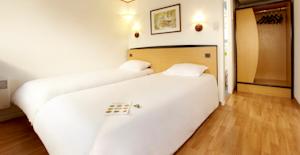 Hotel Campanile Salon-De-Provence : Chambre Lits Jumeaux et 1 Lit Junior