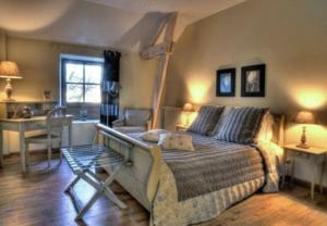 Hebergement Chateau De Charge : Chambre Double 