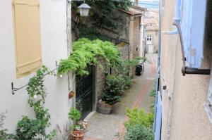 Appartement Ailleurs : Appartement avec Terrasse