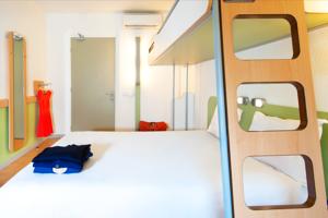 Hotel ibis budget Valenciennes : Chambre Triple