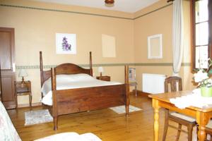 Chambres d'hotes/B&B Chambres d'Hotes du Maine : Chambre Double avec Salle de Bains Privative Séparée