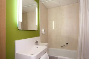 B&B Hotel Nimes Ville Active : photos des chambres