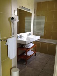 Hotel Kyriad Perpignan Sud : Suite Familiale