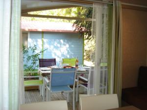Hebergement Camping Frederic Mistral : photos des chambres