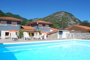 Hebergement Les Terrasses De Castelmerle : Chambre Double - Vue sur Montagne